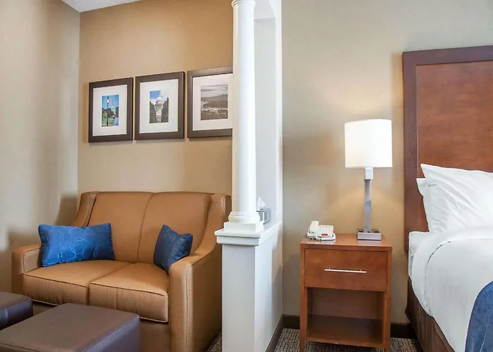 Comfort Suites West Warwick - Providence
