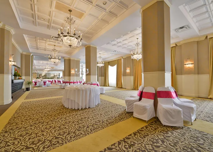 Surestay Collection By Best Western Genetti Hotel
