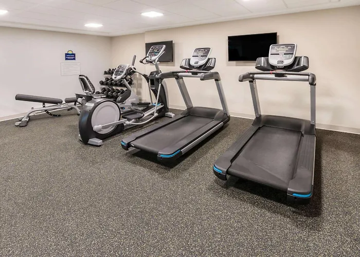 Days Inn & Suites By Wyndham Duluth By The Mall