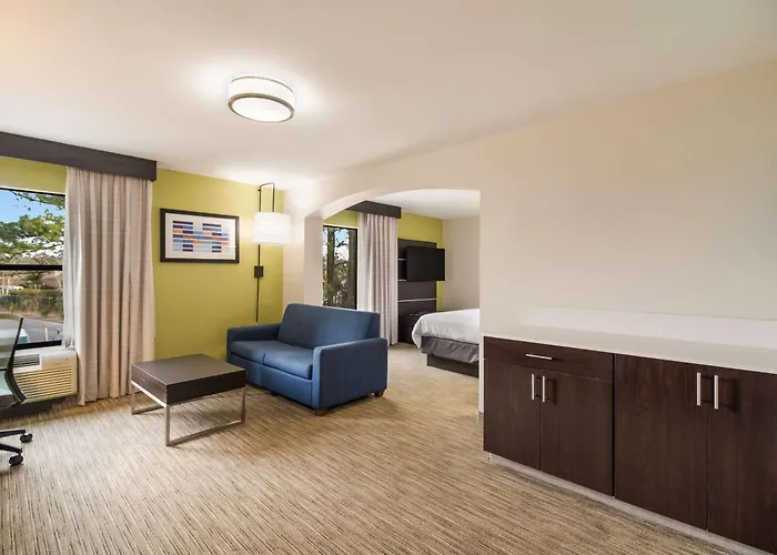 Clarion Pointe New Bern
