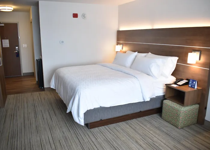 Holiday Inn Express & Suites - Boston South - Randolph By Ihg