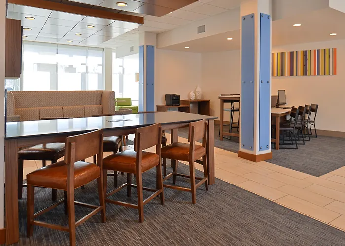 Holiday Inn Express & Suites - Southgate - Detroit Area By Ihg
