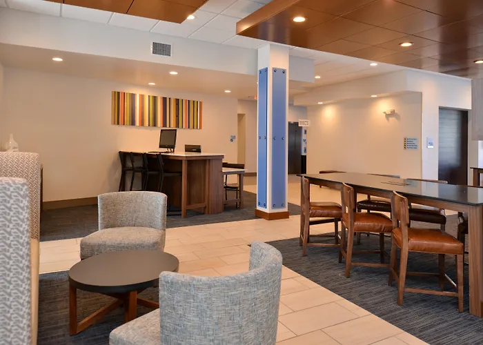 Holiday Inn Express & Suites - Southgate - Detroit Area By Ihg