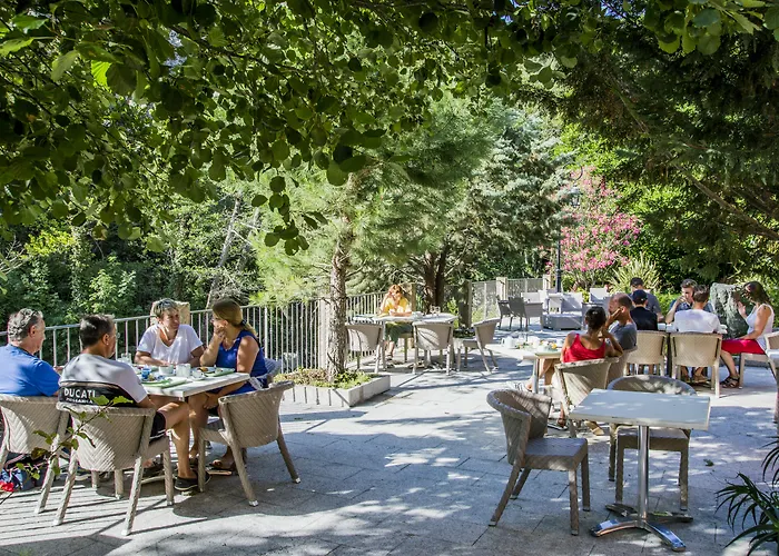 Les Jardins De La Glaciere