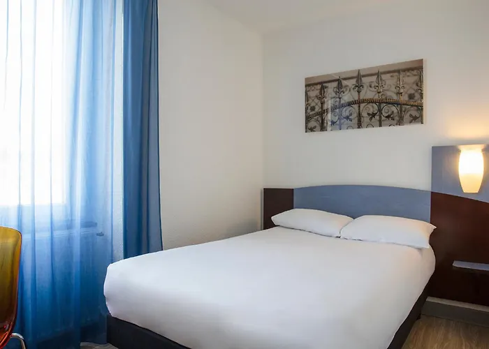 Hotel The Originals Access - Proche Centre-Ville - Gare