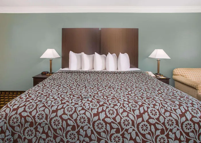 Days Inn By Wyndham Crowley