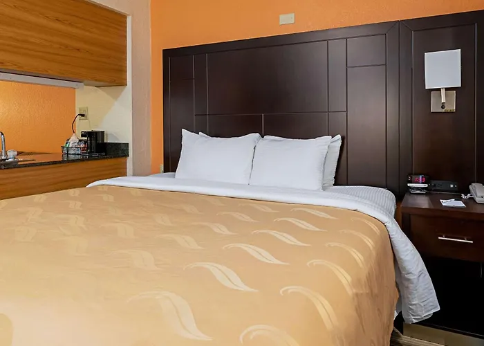 Quality Inn & Suites Robbinsville
