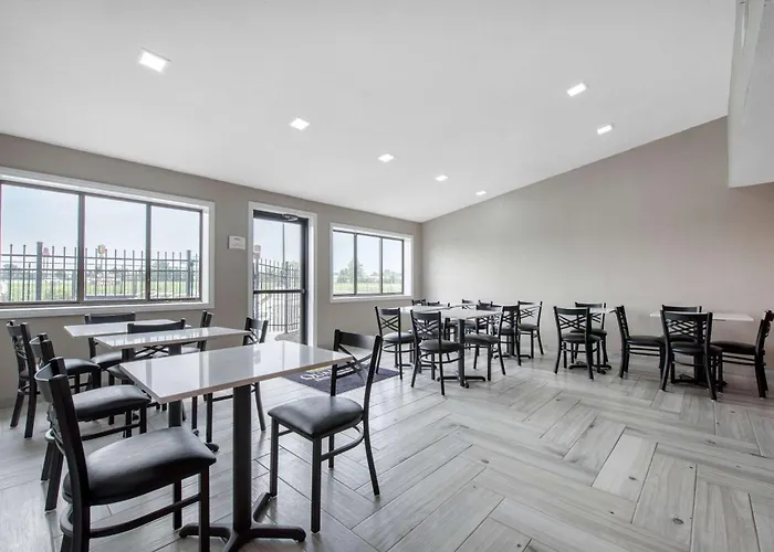 Quality Inn & Suites Brownsburg - Indianapolis West