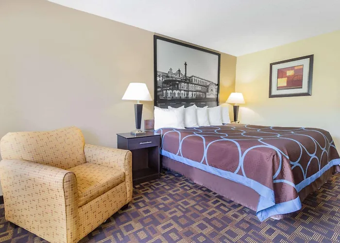 Super 8 By Wyndham Decorah