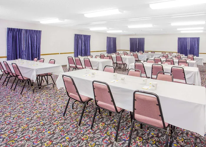 Days Inn By Wyndham Lake Village