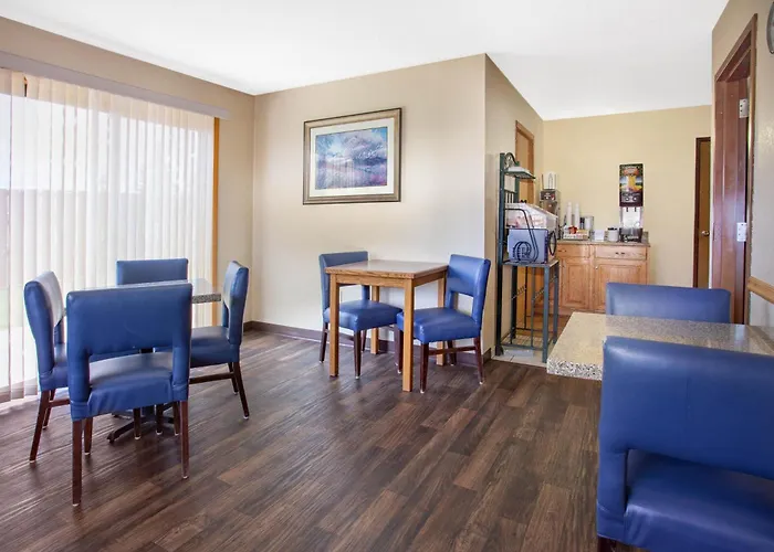 Super 8 By Wyndham Lewistown Hotel