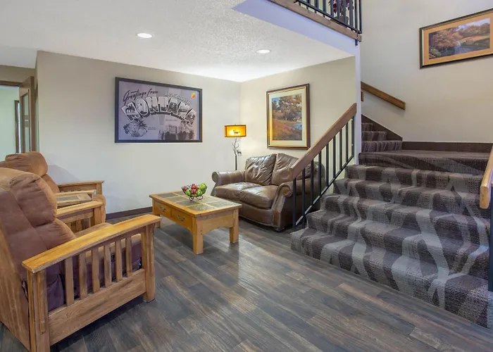 Super 8 By Wyndham Lewistown Hotel