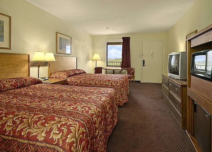 Super 8 By Wyndham Rayville