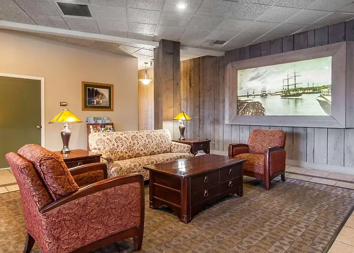 Quality Inn & Suites At Coos Bay