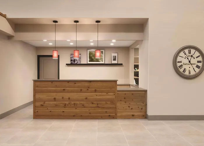 Country Inn & Suites By Radisson, Ft Atkinson, Wi