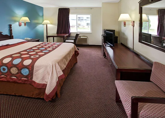 Super 8 By Wyndham Heath/Newark Hotel