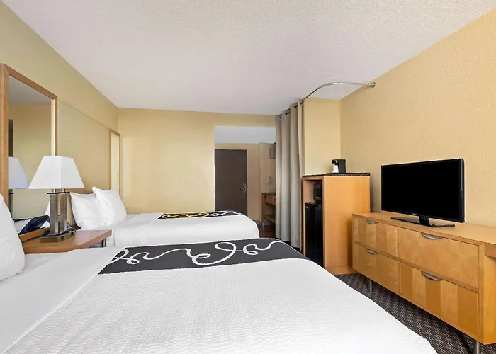 La Quinta Inn & Suites By Wyndham Sunrise