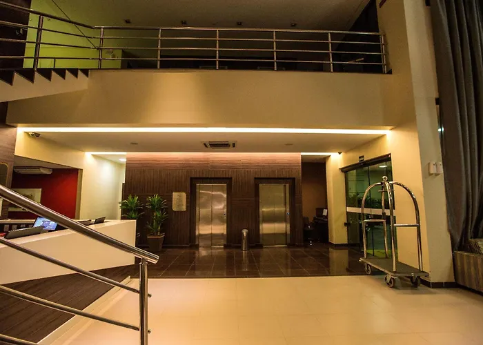 Golden Plaza Hotel By Easy Class