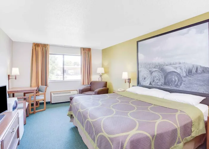 Super 8 By Wyndham Oelwein