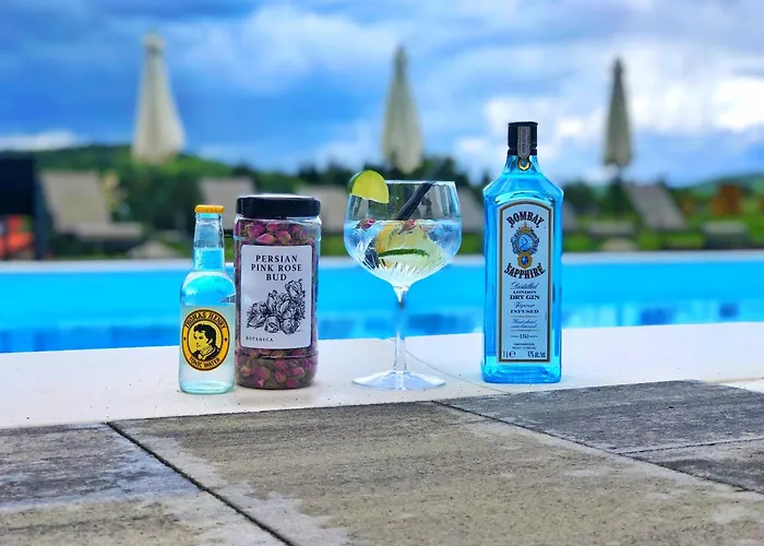 16 Lakes Hotel