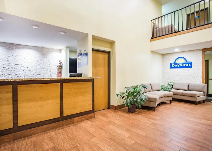 Days Inn By Wyndham Evansdale Waterloo