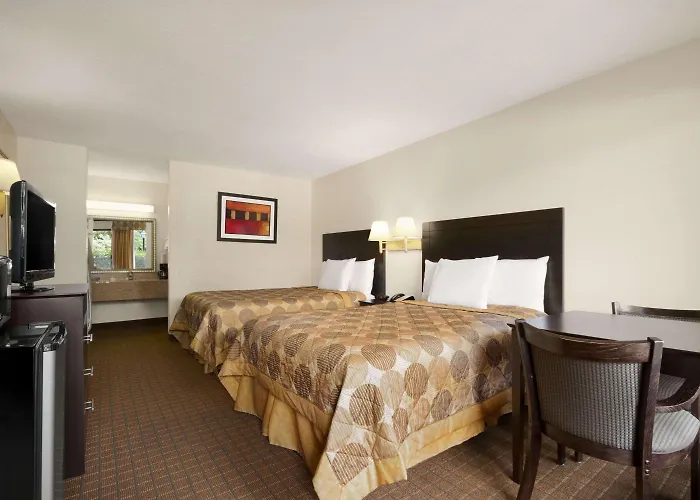 Days Inn By Wyndham Port Royal/Near Parris Island