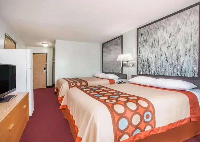 Super 8 By Wyndham Kindersley