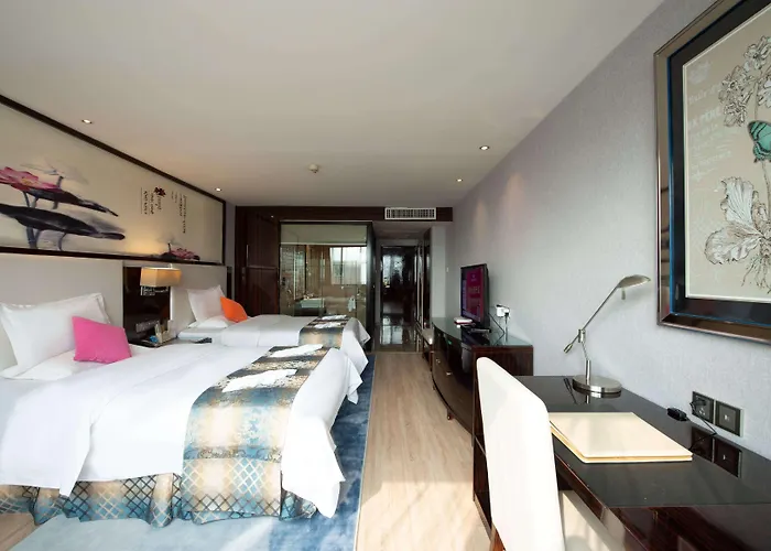 Ramada Encore By Wyndham Kaili West