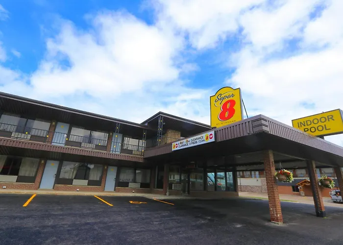 Super 8 By Wyndham Hearst On