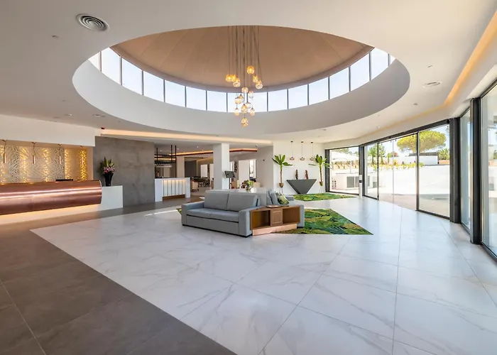 Regency Salgados Hotel & Spa
