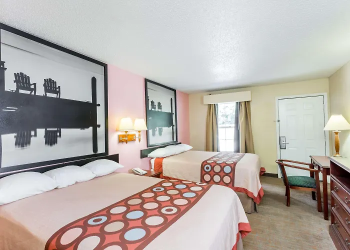 Super 8 By Wyndham Statesboro