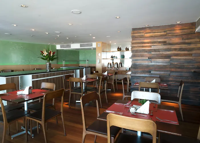 Golden Tulip Macae