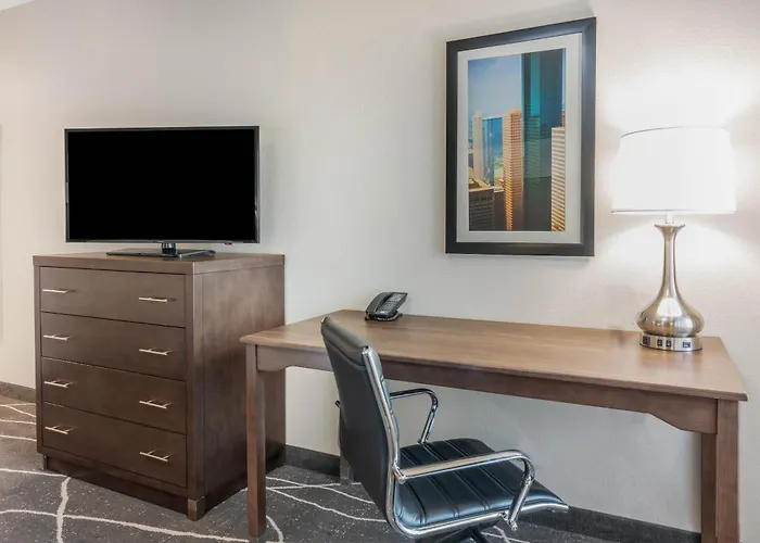 La Quinta Inn And Suites By Wyndham Houston Spring South