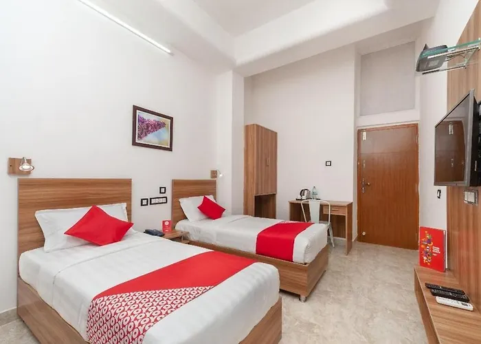 Gulnaar Inn Near Us Counsulate Sankar Nethralaya Apollo Hospital