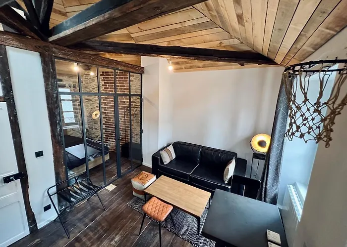 Les Suites De La Tour D'Embas