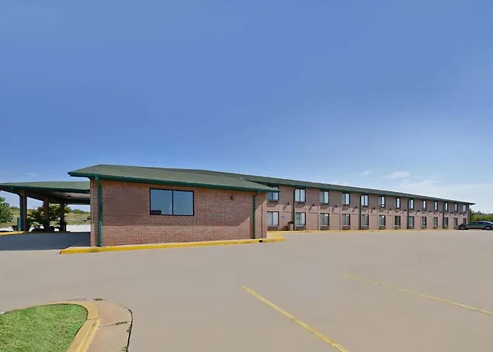 Days Inn By Wyndham Ozark Springfield