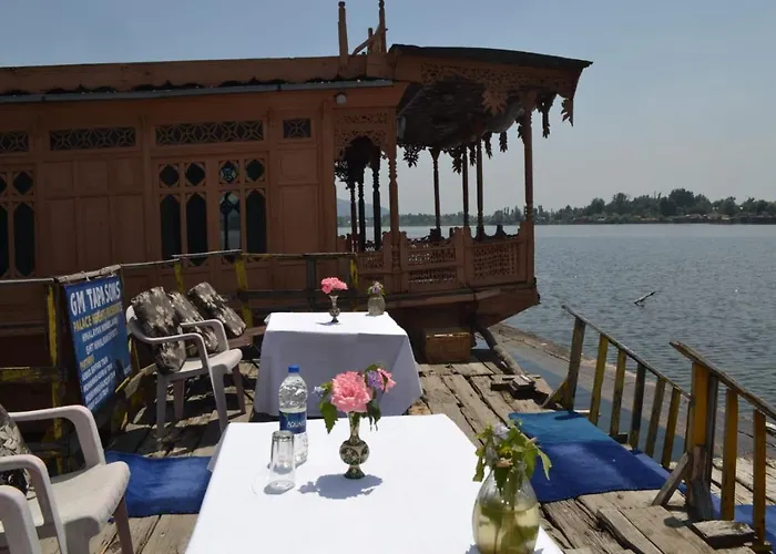 Palace Heights Houseboats