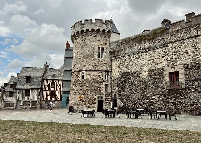 Les Suites De La Tour D'Embas
