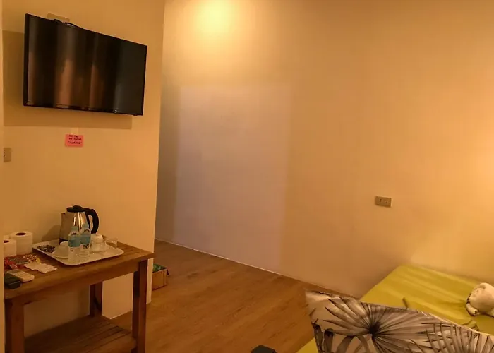 E.I. Suites