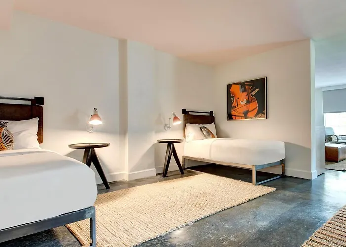Elwood Hotel & Suites
