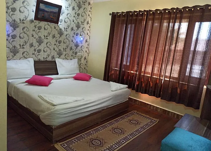 Hotel Curio'S All Seasons