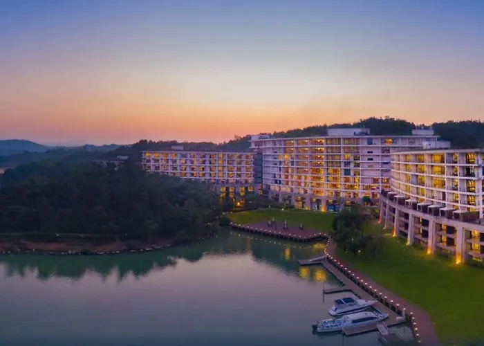 Hentique Resort & Spa