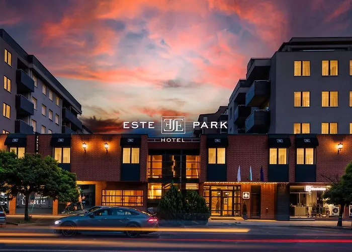 Este Park Hotel: Urban Chic Luxury with Parking Near Shopping Mall