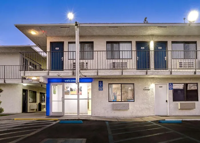 Motel 6-Bakersfield, CA - South