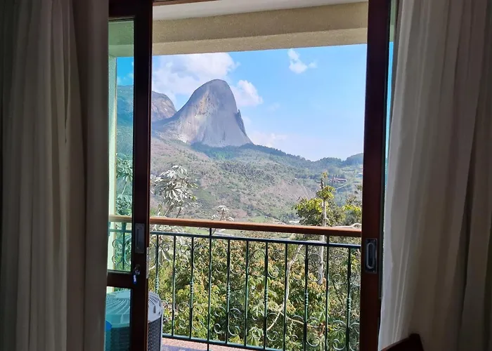 Vista Para Pedra Azul E Tv De 85"