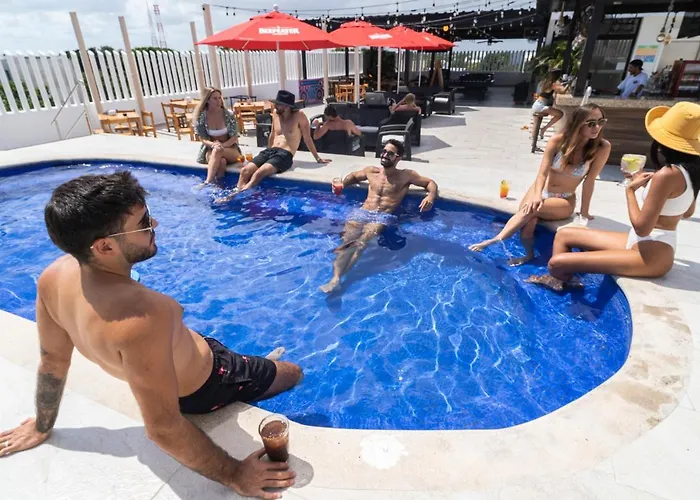 Nomads Party Hotel Cancún