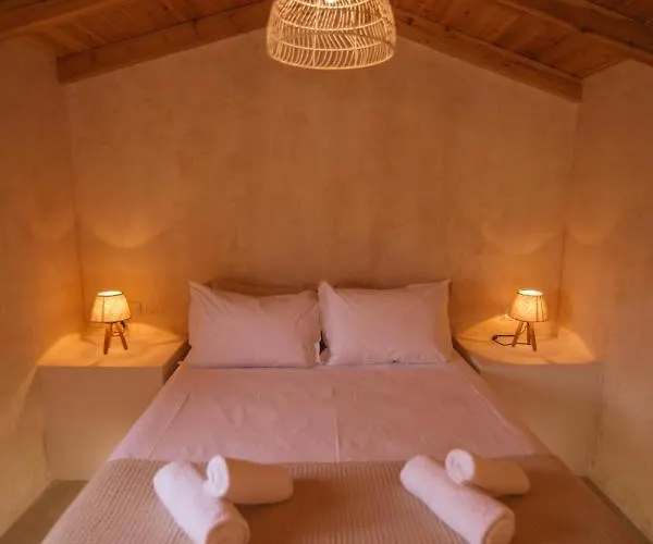 Mani Luxury Suites And Studios In Gytheio With Private Pools