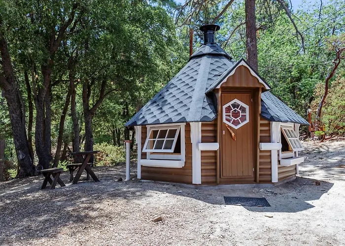 Hicksville Pines Chalets & Motel