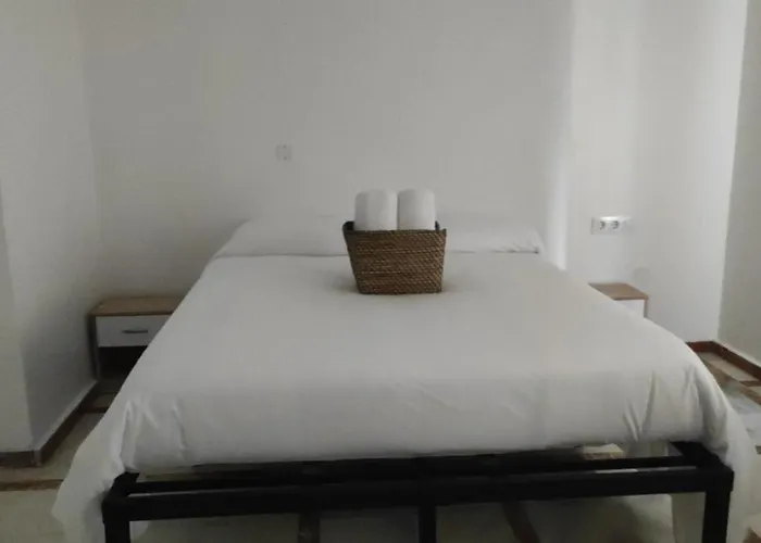 Convenient Rooms - Ferry, Train & Bus Station - Algeciras