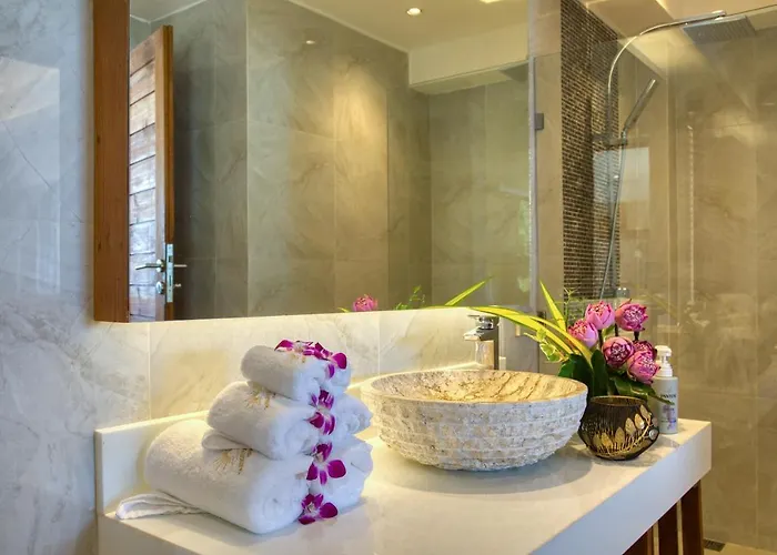 Coconut Grove Resort